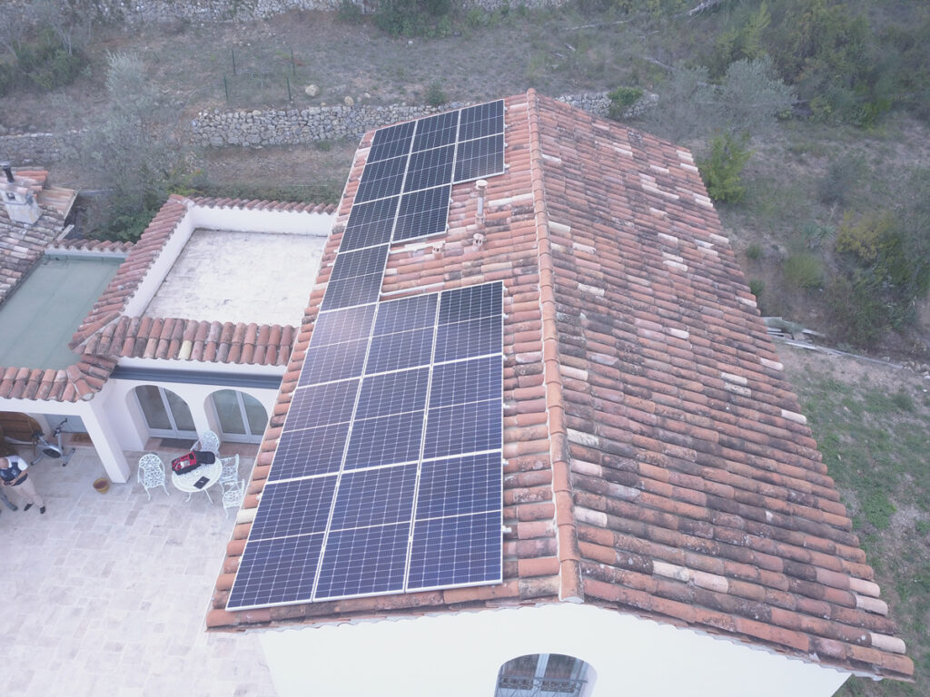 maison-panneaux-solaires-lorgues